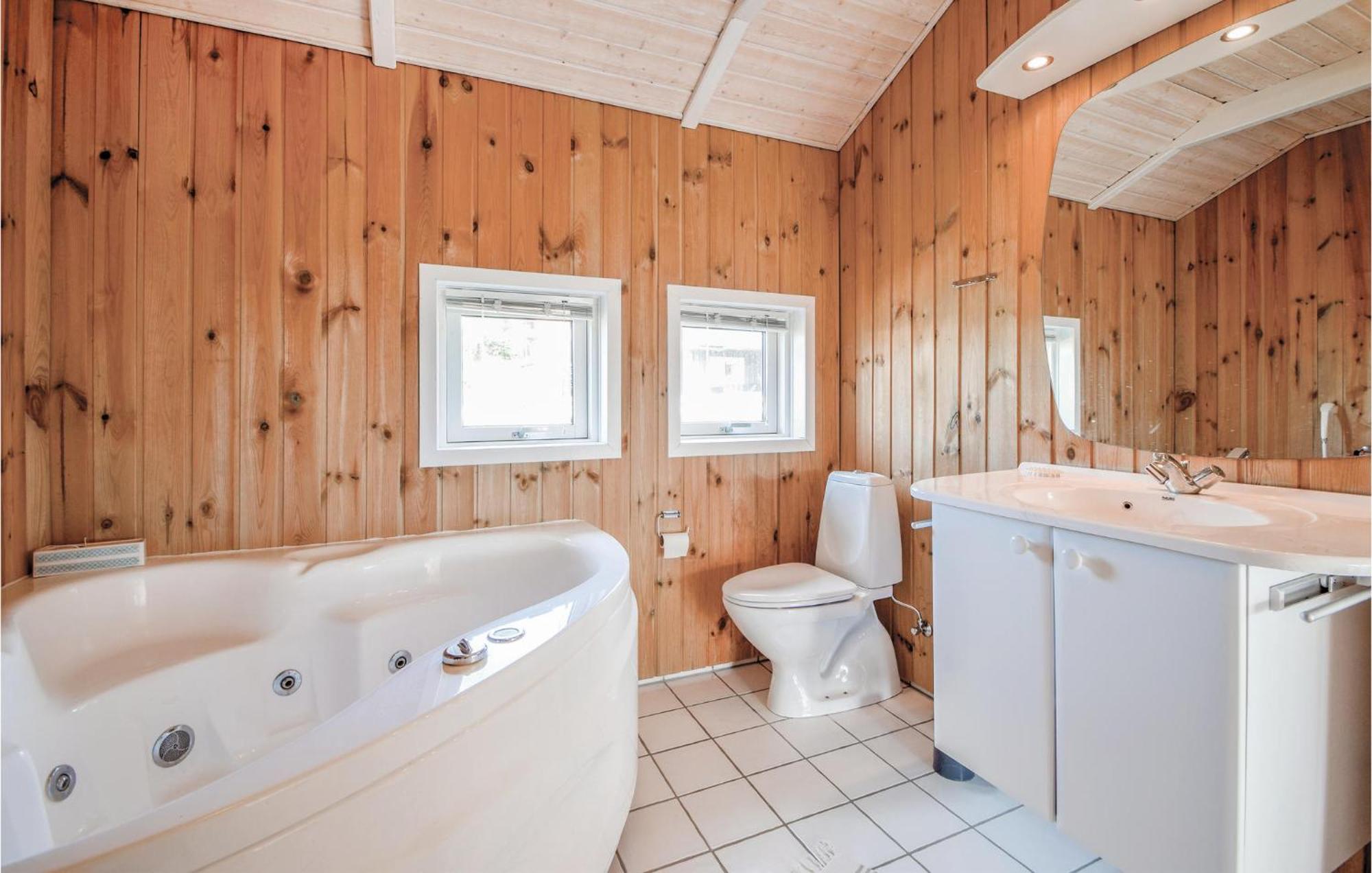 Amazing Home In Bjert With Wifi Binderup Strand Екстер'єр фото